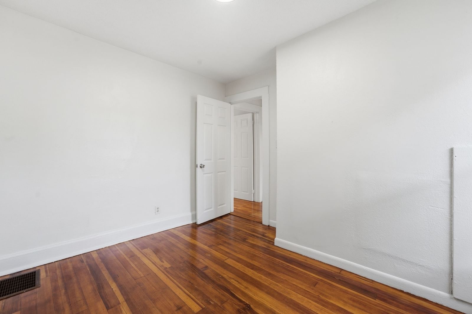 73 Jasper St Springfield — Photo 16 of 38
