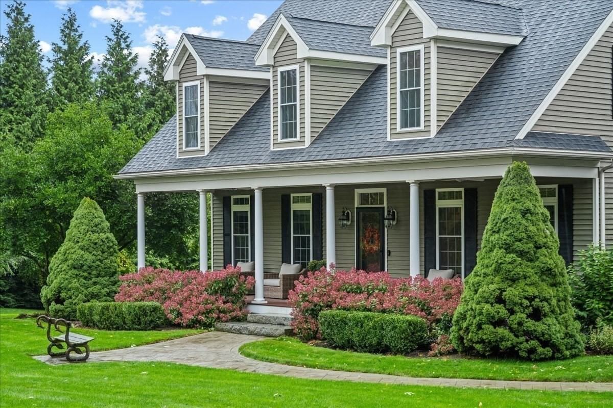 111 Paige Hill Rd Brimfield — Photo 2 of 42