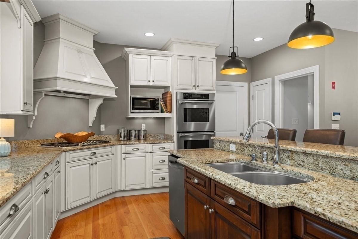 111 Paige Hill Rd Brimfield — Photo 3 of 42