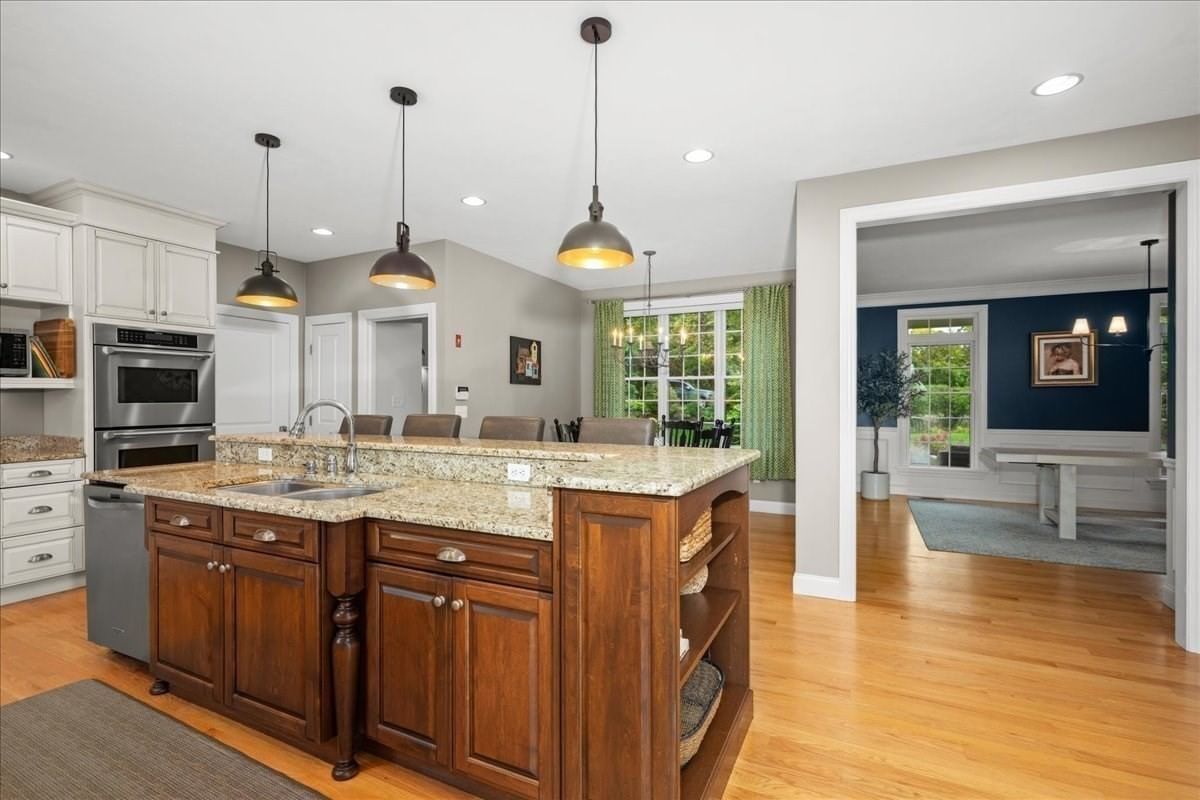 111 Paige Hill Rd Brimfield — Photo 4 of 42