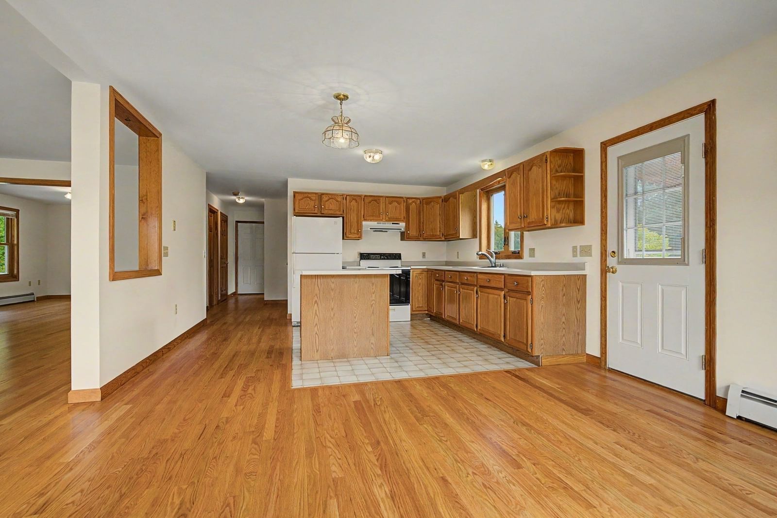 35 Cook Rd Southampton — Photo 11 of 36