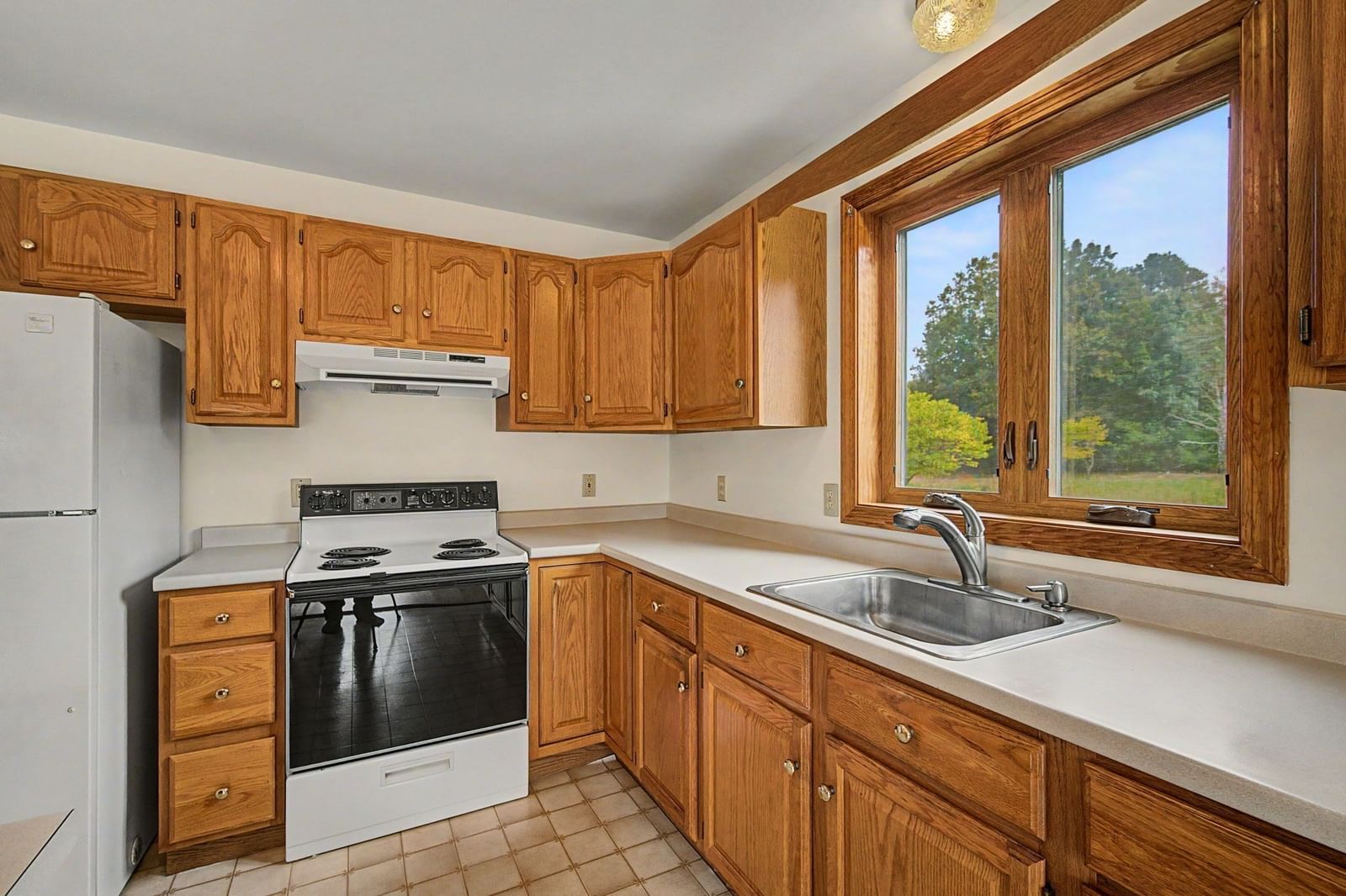 35 Cook Rd Southampton — Photo 12 of 36