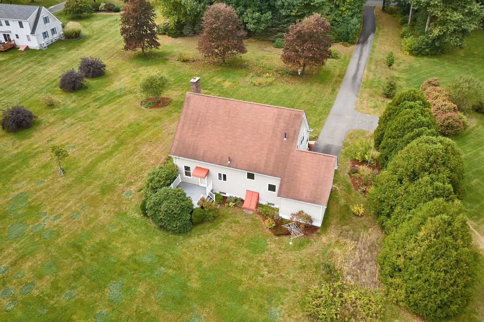 35 Cook Rd Southampton — Photo 2 of 36