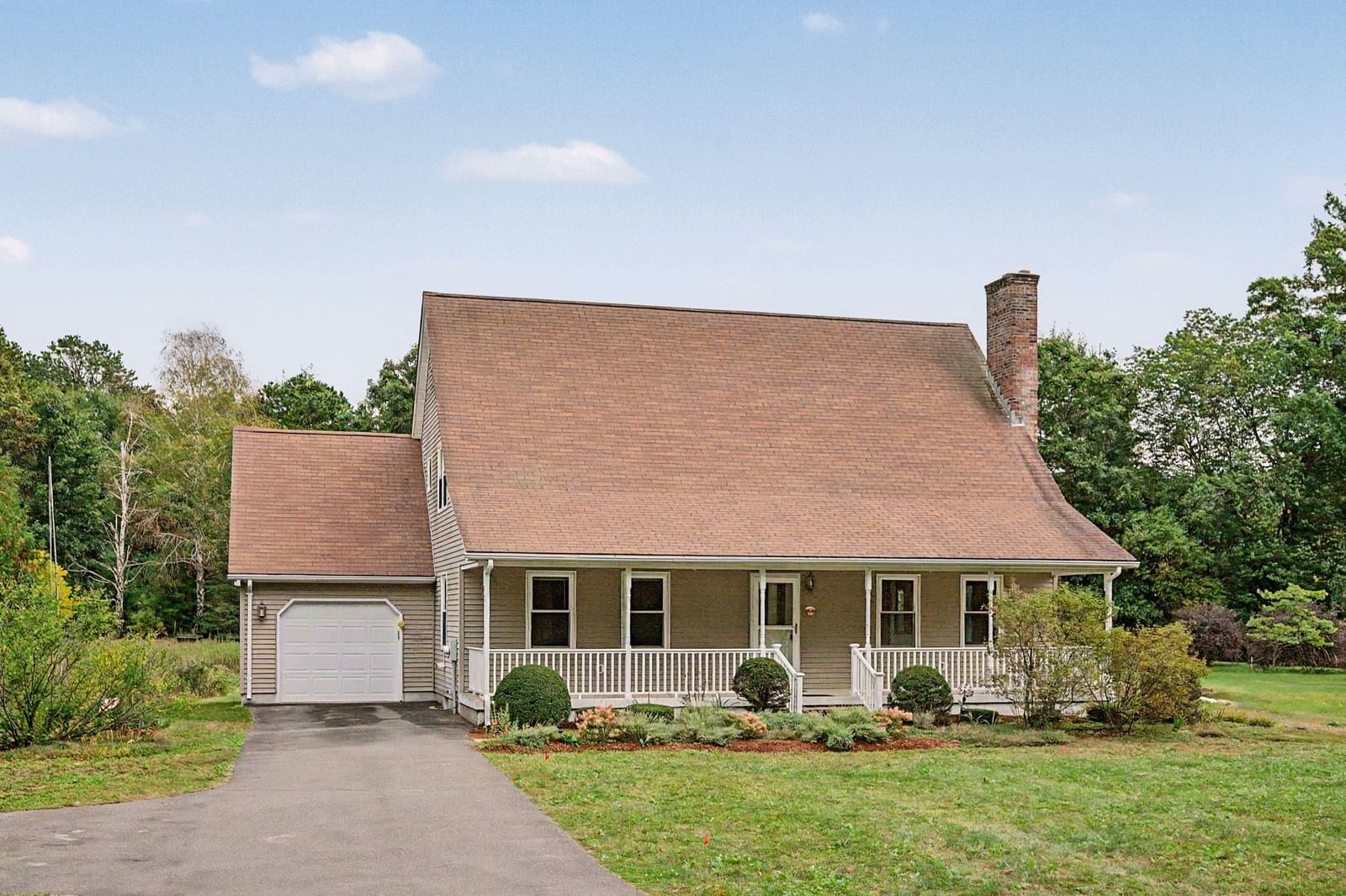 35 Cook Rd Southampton — Photo 3 of 36