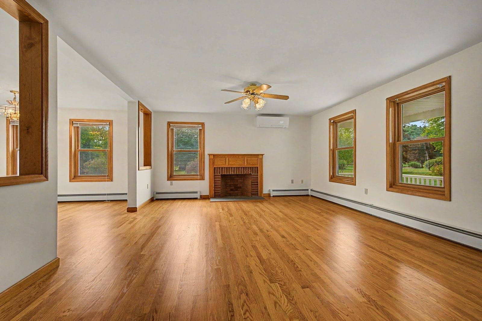 35 Cook Rd Southampton — Photo 7 of 36