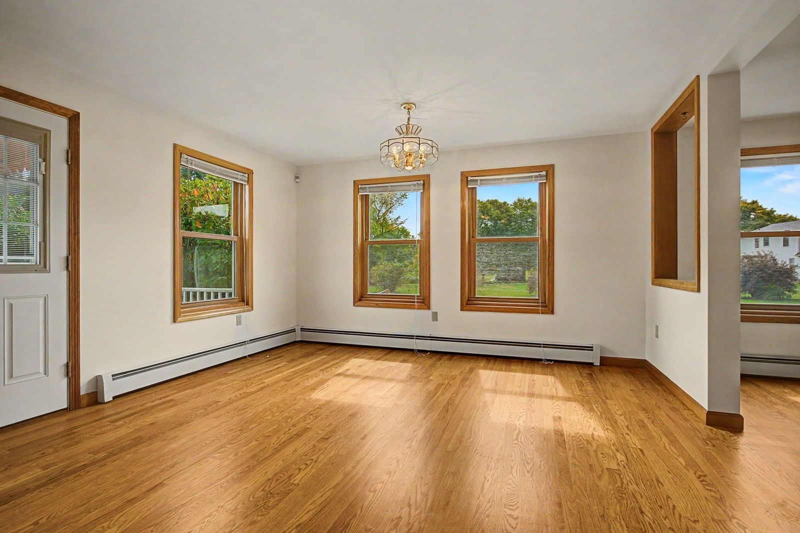 35 Cook Rd Southampton — Photo 9 of 36