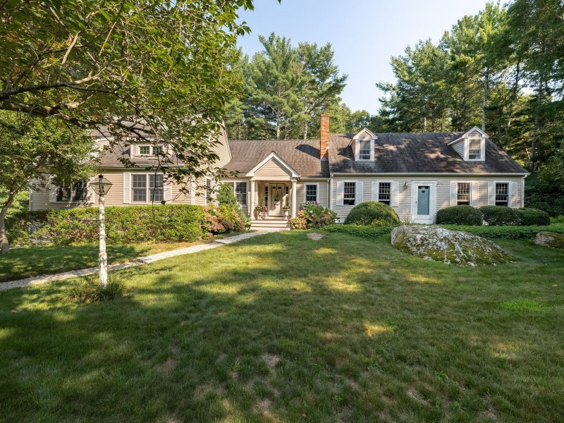 14 Copper Beech Dr