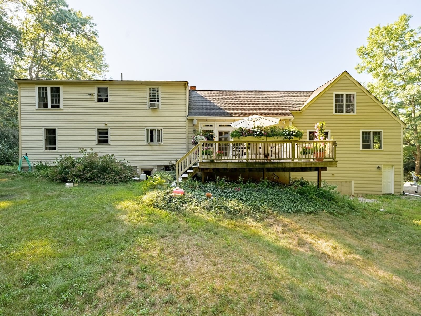 14 Copper Beech Dr Kingston — Photo 4 of 42