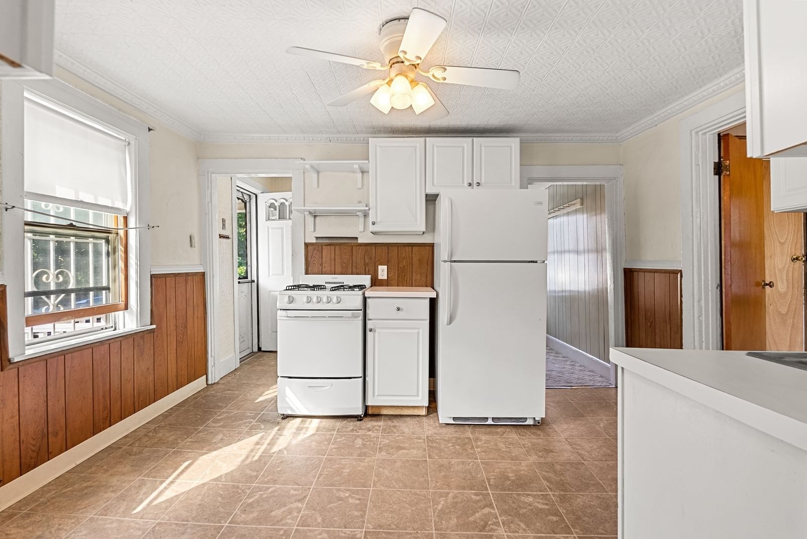 323 Pearl St Malden — Photo 2 of 15