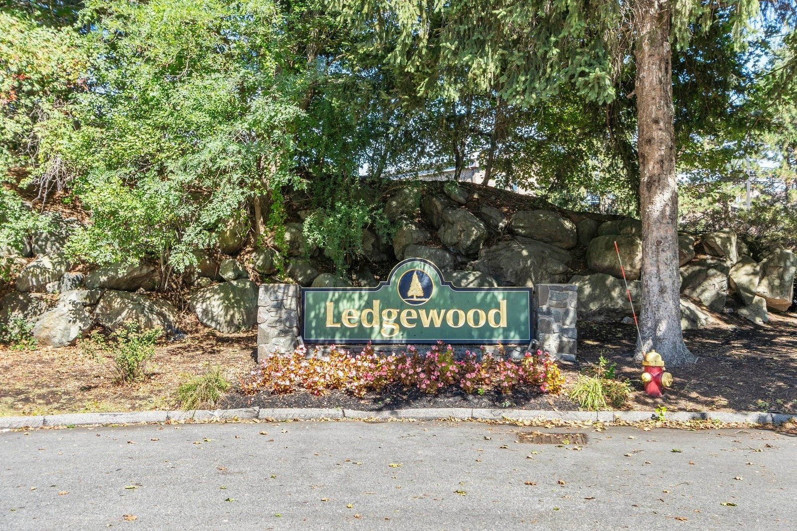 10 Ledgewood Way #10 Peabody — Photo 2 of 40