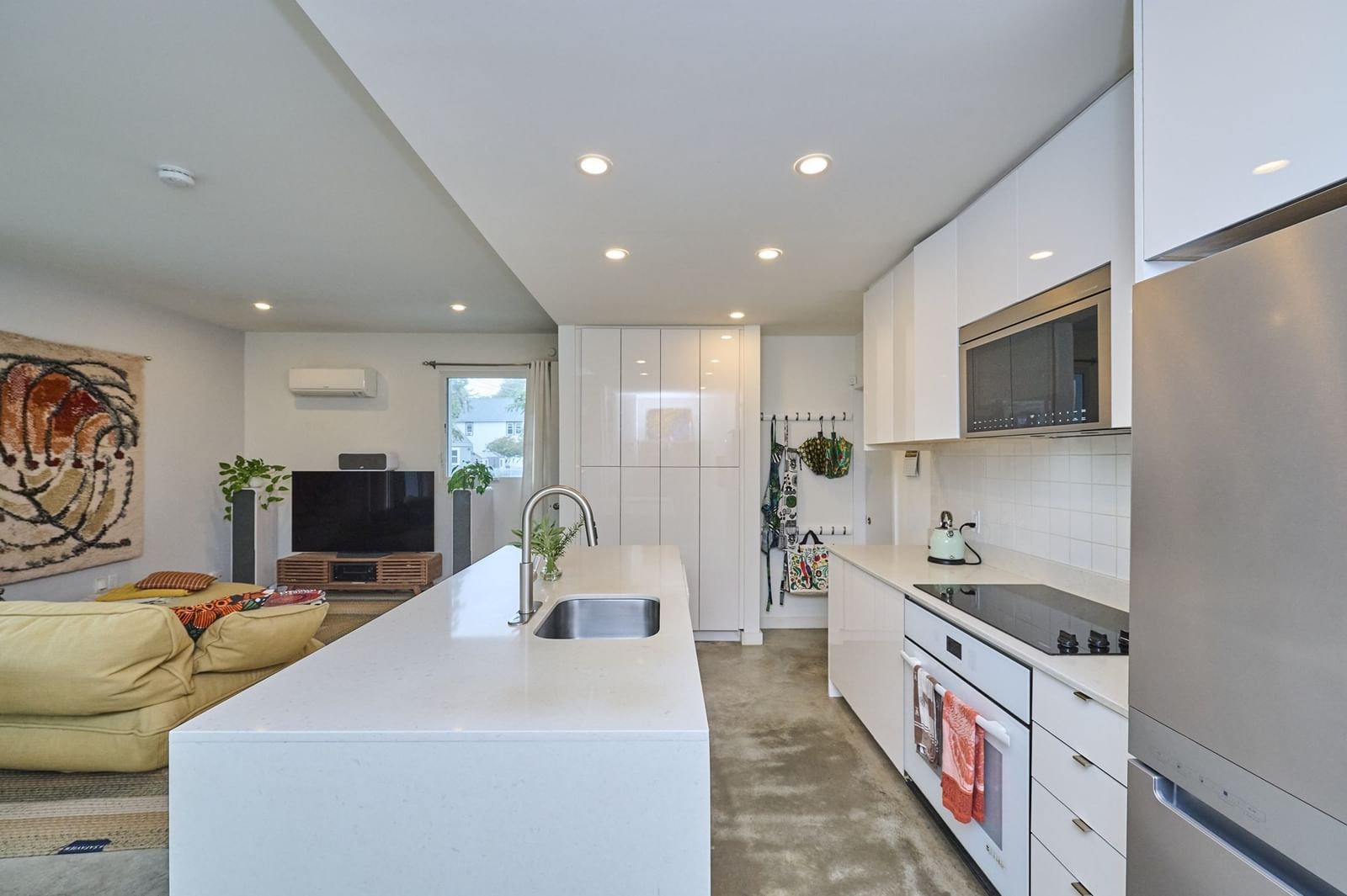 66 Catherine St #66 Boston — Photo 7 of 38