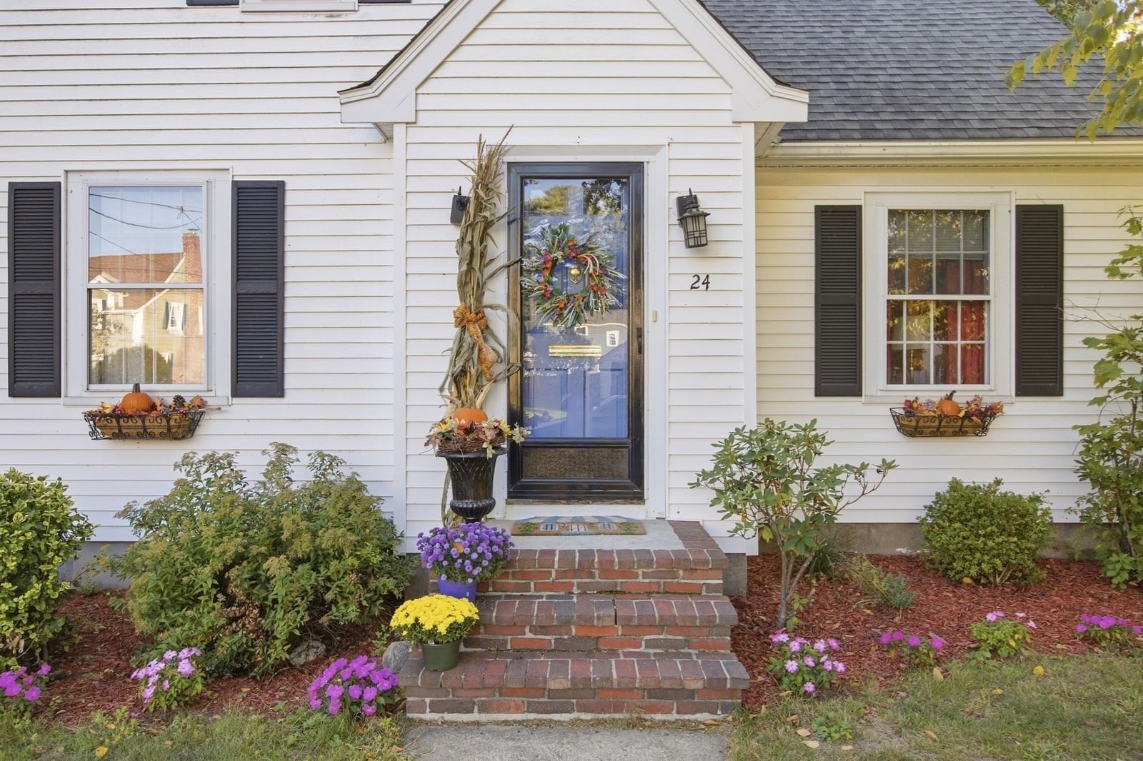 24 Vokes Terrace Lynnfield — Photo 2 of 31