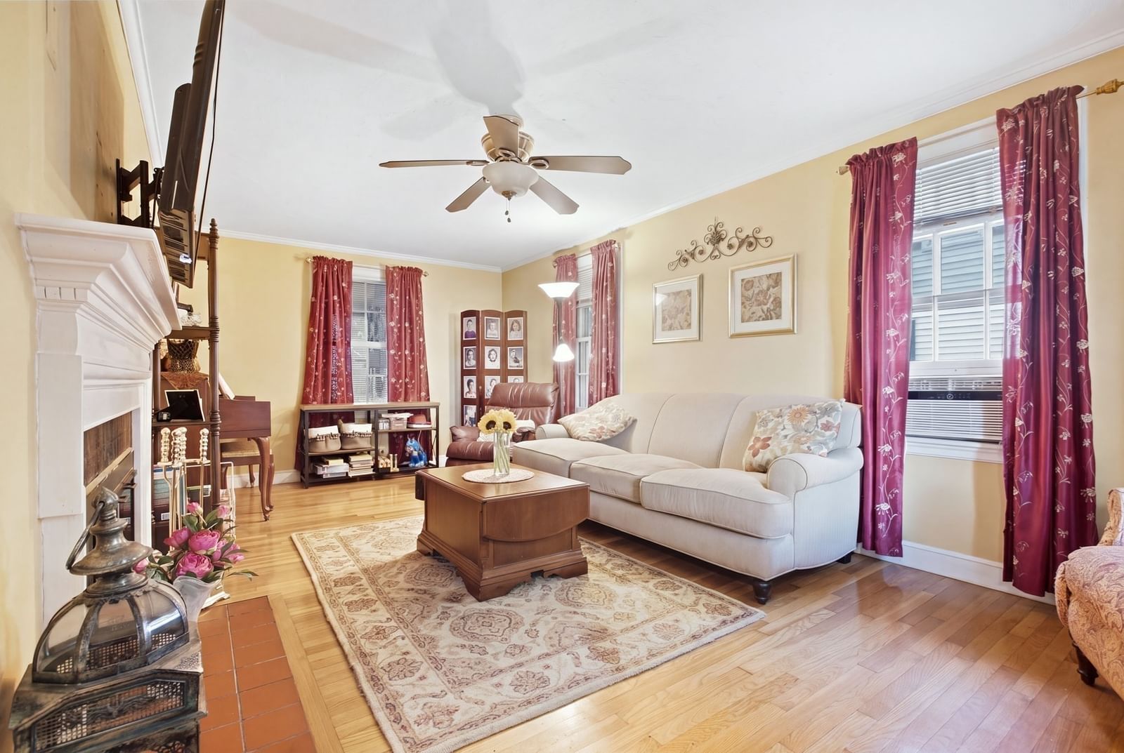 24 Vokes Terrace Lynnfield — Photo 4 of 31