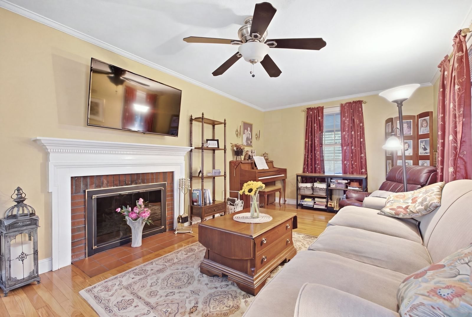 24 Vokes Terrace Lynnfield — Photo 5 of 31