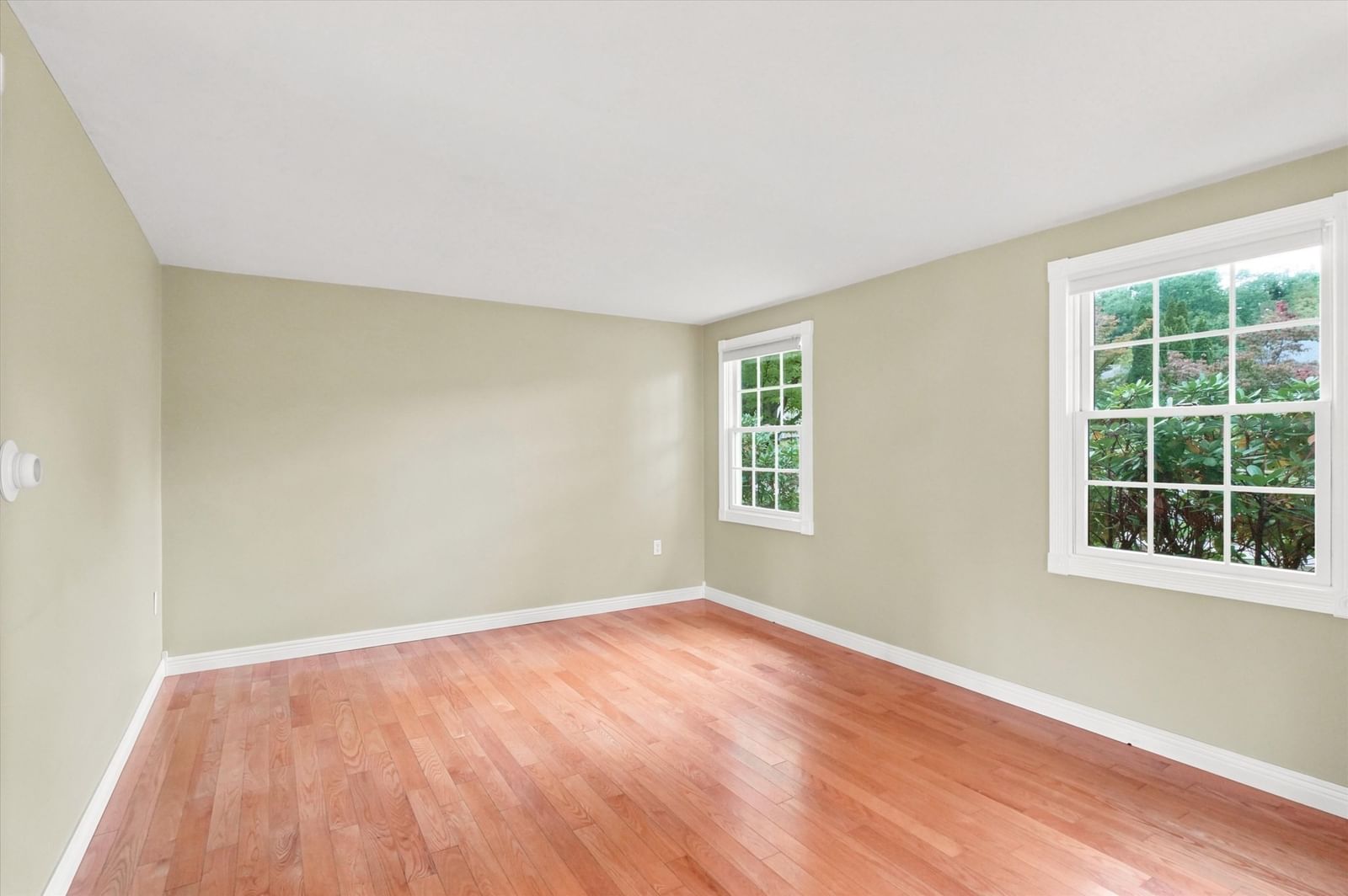 3 Norman Ave Newburyport — Photo 4 of 38