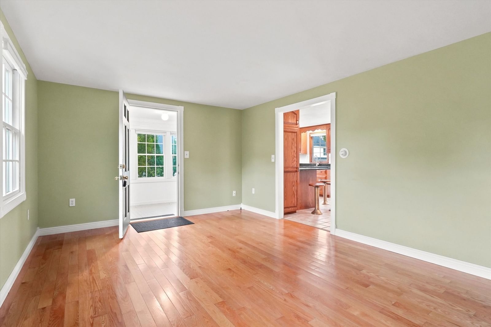 3 Norman Ave Newburyport — Photo 5 of 38