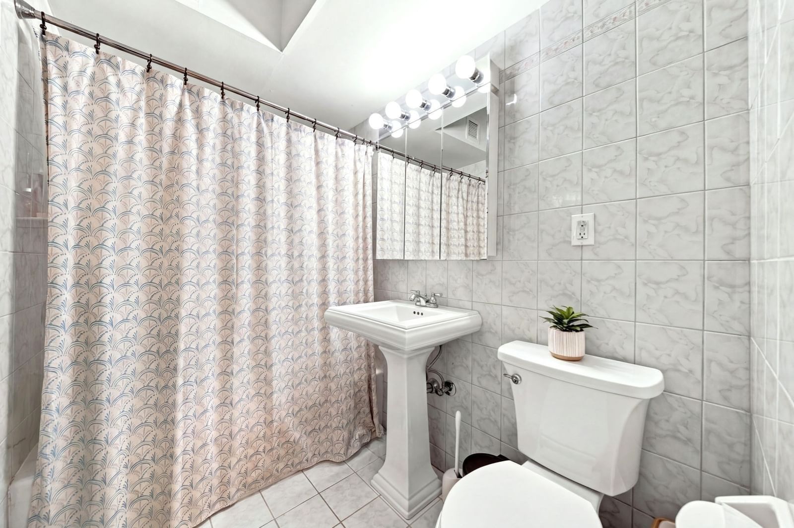566 Commonwealth Ave #805 Boston — Photo 9 of 24