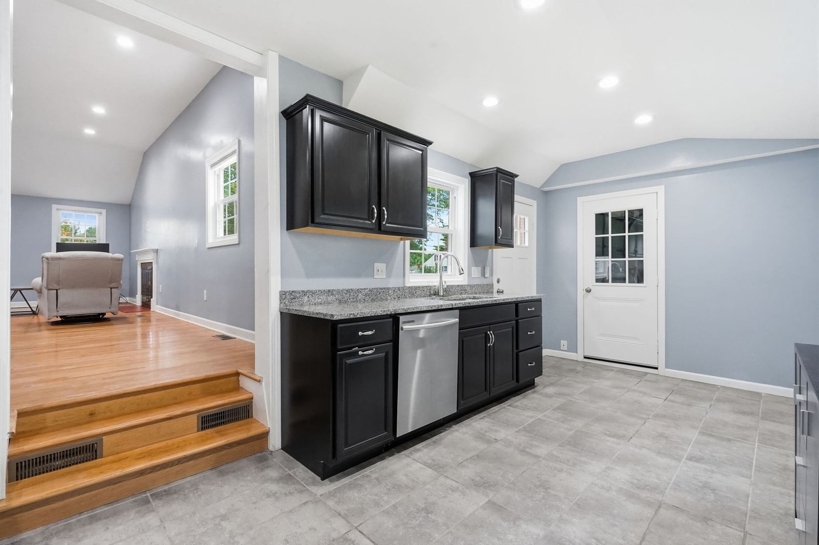 43 Pine Acre Rd Springfield — Photo 16 of 40