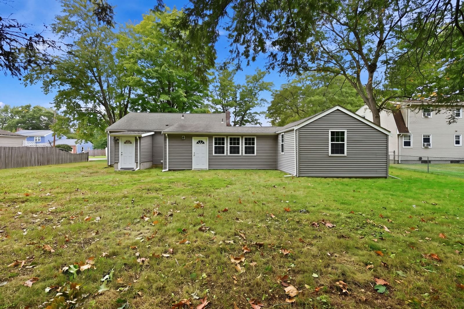 43 Pine Acre Rd Springfield — Photo 3 of 40