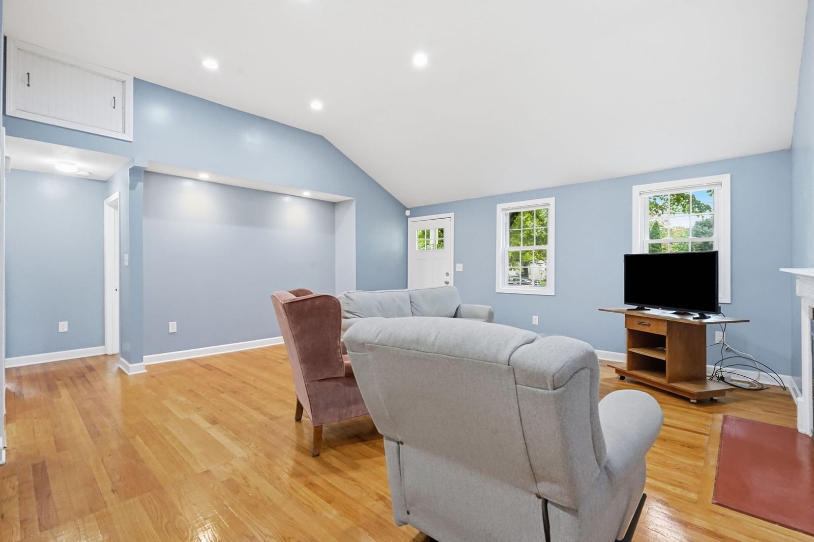 43 Pine Acre Rd Springfield — Photo 6 of 40