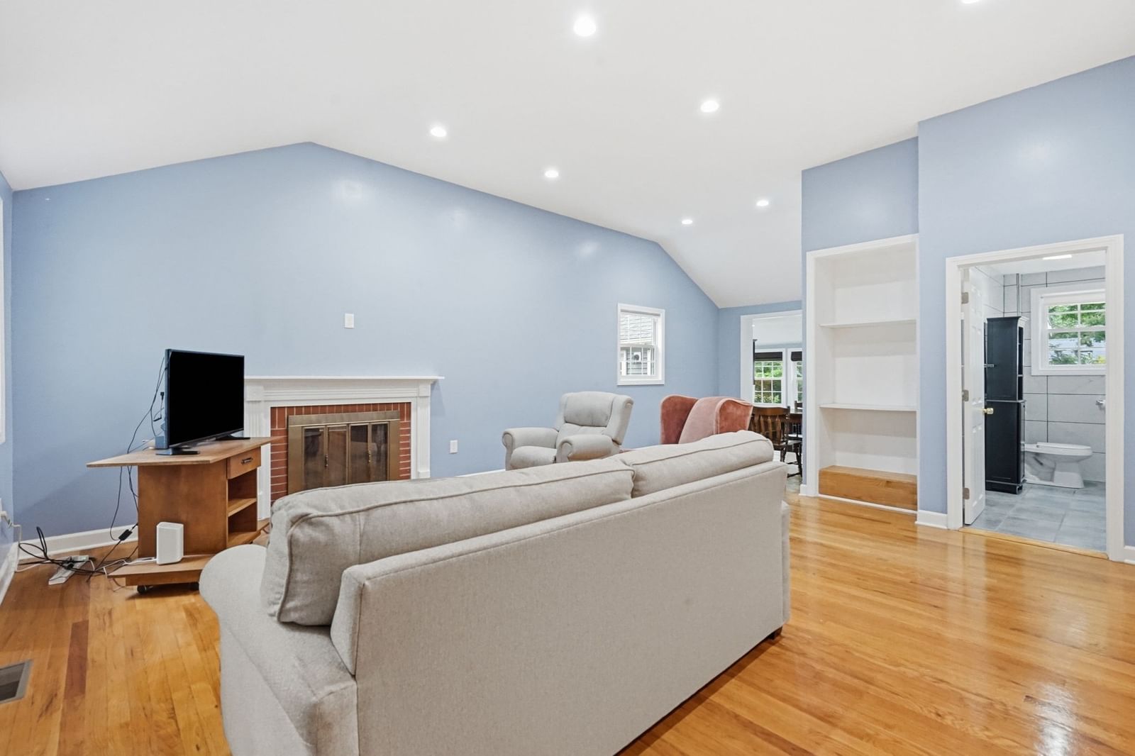 43 Pine Acre Rd Springfield — Photo 9 of 40
