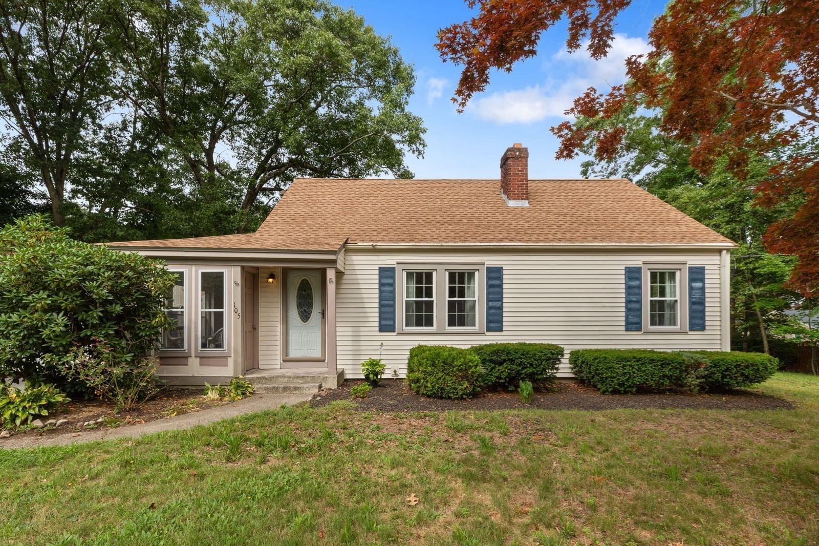 105 Patterson St Attleboro — Photo 2 of 26