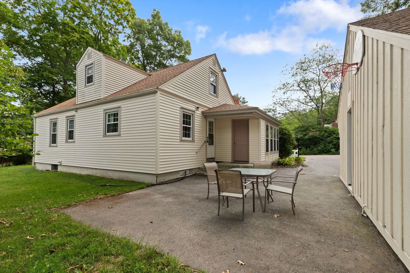 105 Patterson St Attleboro — Photo 22 of 26