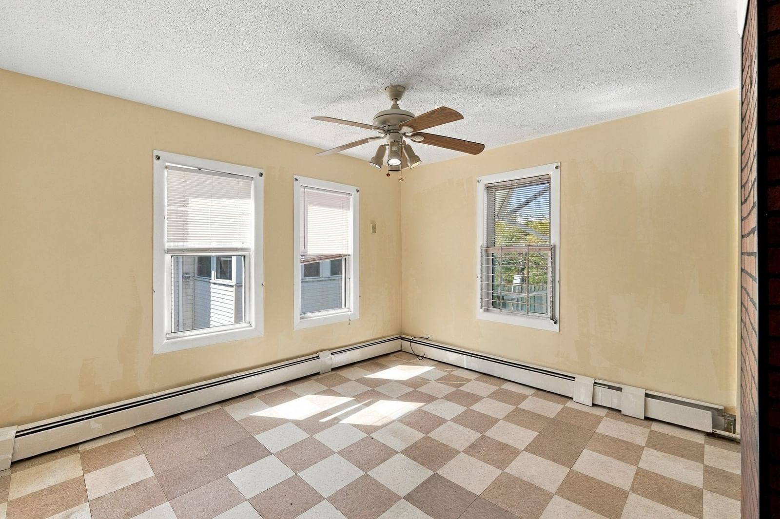 6-8 Marmion St Boston — Photo 16 of 41