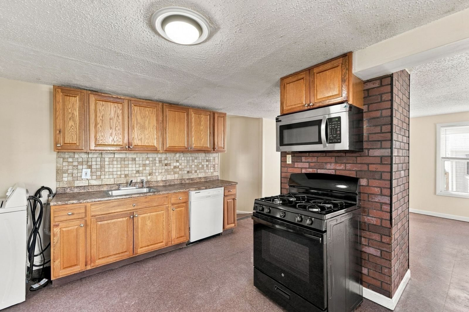 6-8 Marmion St Boston — Photo 4 of 41