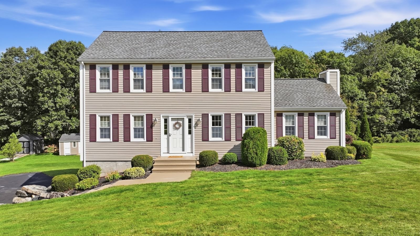 16 Cedar Hill Rd Sutton — Photo 2 of 39
