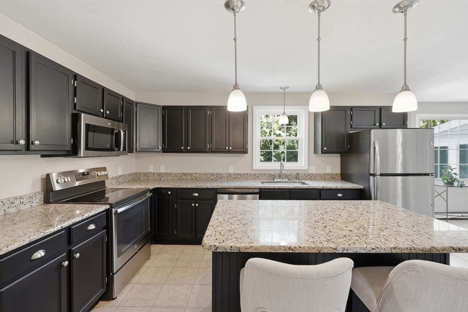 16 Cedar Hill Rd Sutton — Photo 5 of 39