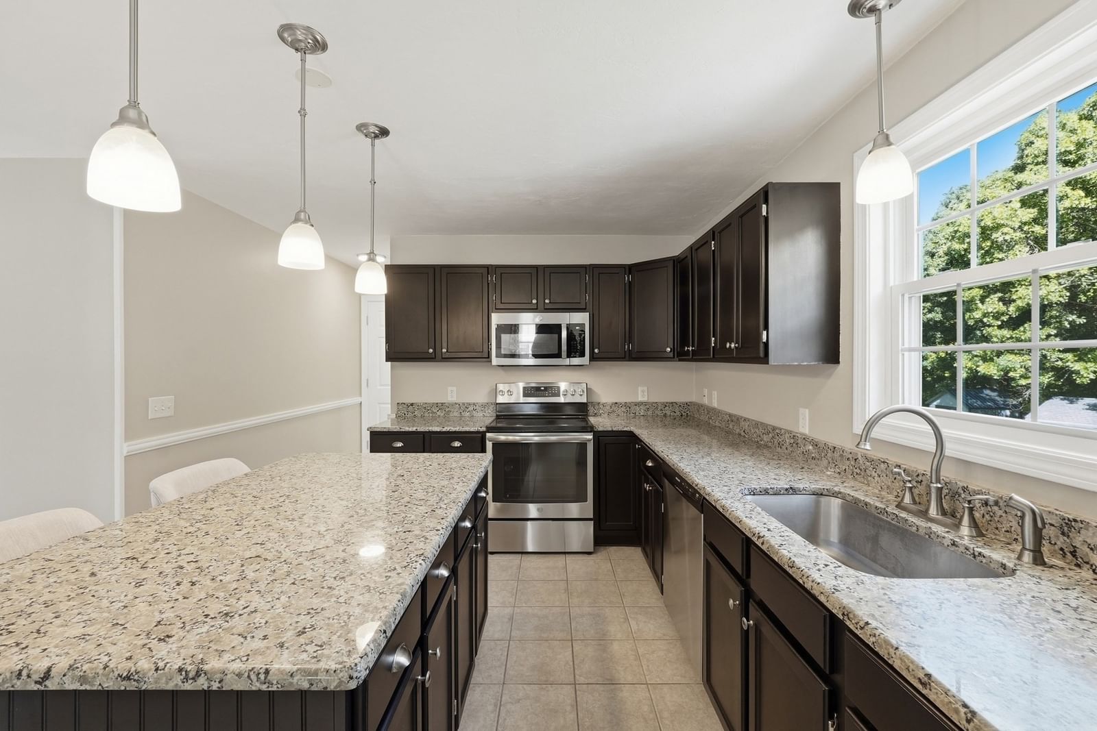 16 Cedar Hill Rd Sutton — Photo 6 of 39