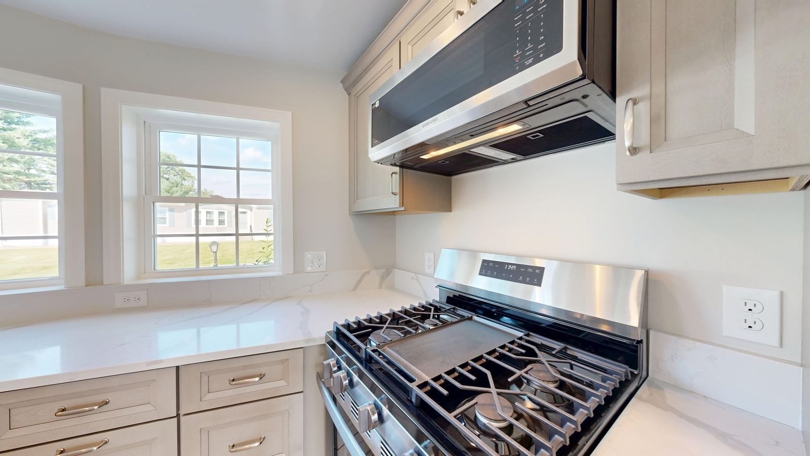 6 Emerald Pl Raynham — Photo 7 of 30