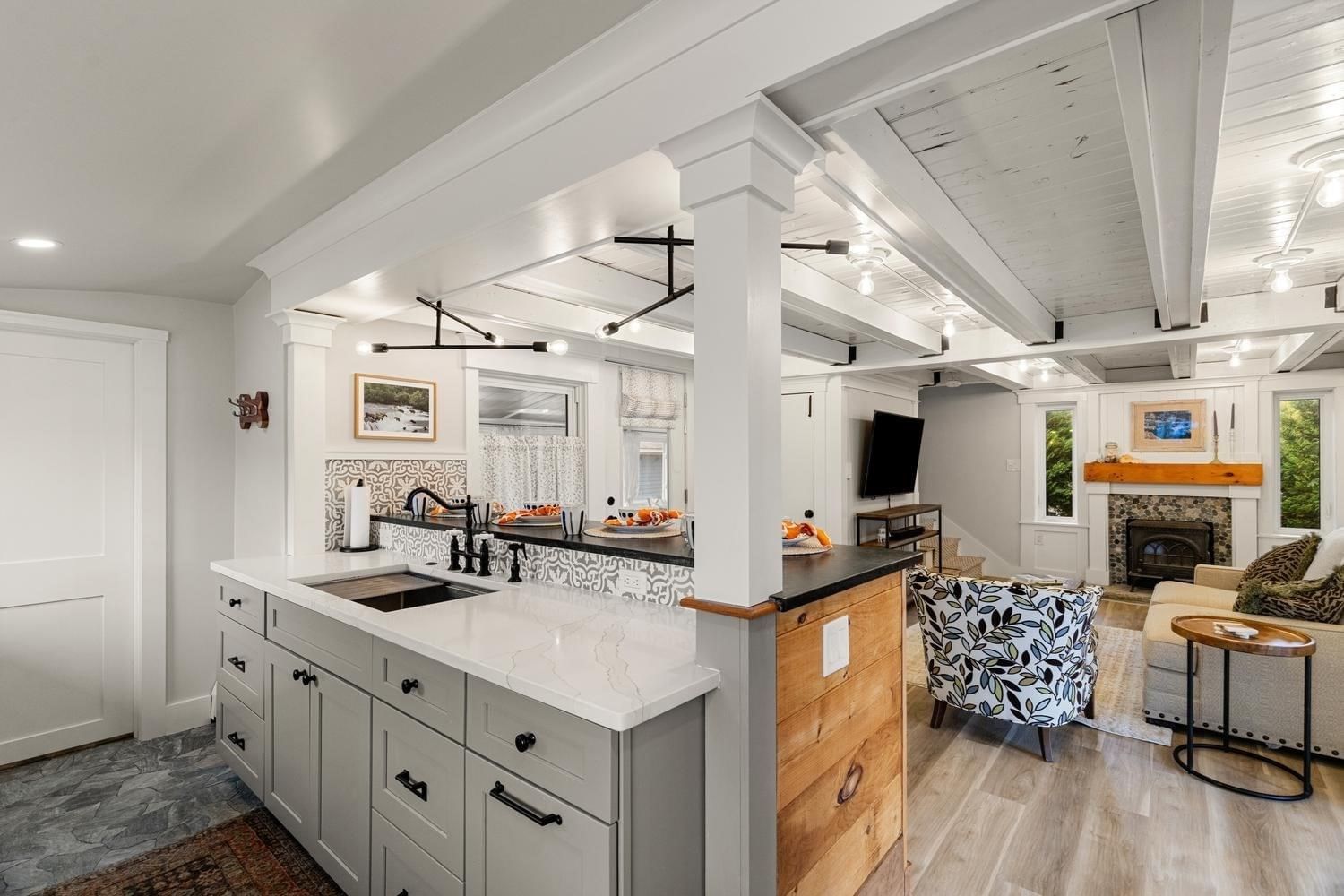4 Tibbetts Ave Danvers — Photo 3 of 35