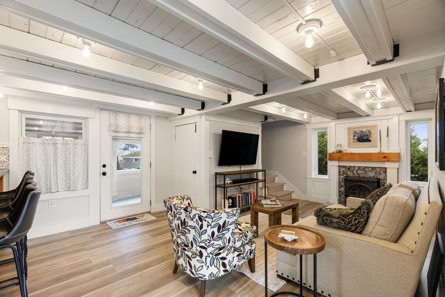 4 Tibbetts Ave Danvers — Photo 4 of 35