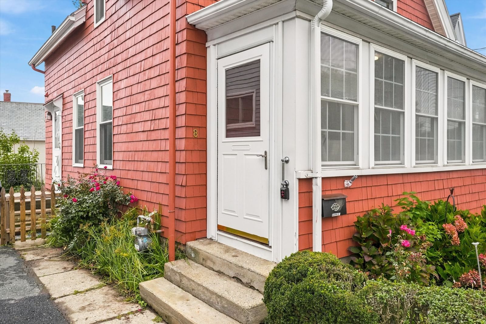 8 Ord St Salem — Photo 2 of 41