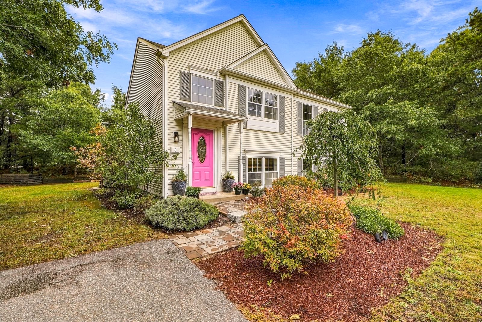 8 Thompson Cir Plymouth — Photo 3 of 41