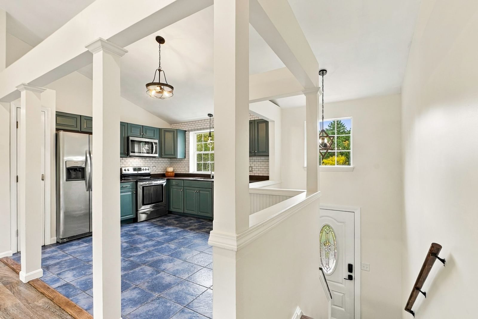 8 Thompson Cir Plymouth — Photo 7 of 41