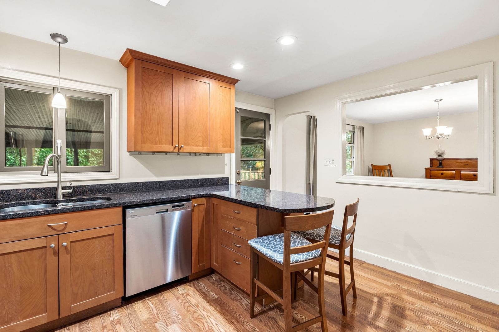 422 Mystic Street Arlington — Photo 3 of 42