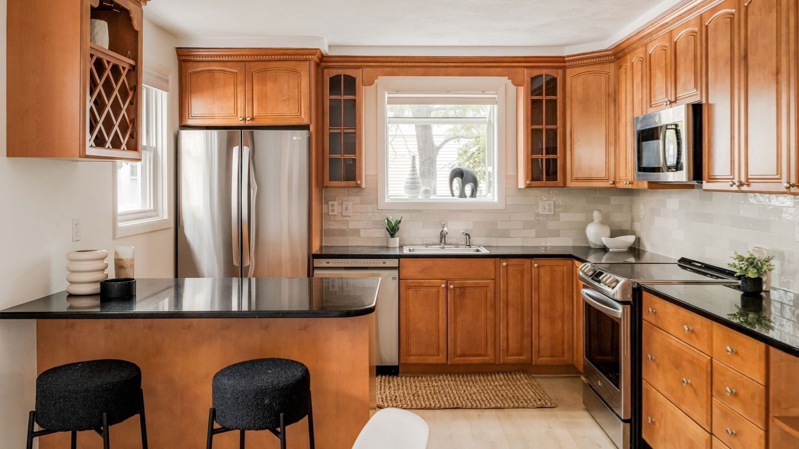 235 Cardinal Medeiros Avenue Cambridge — Photo 10 of 25