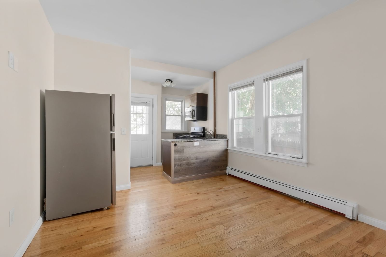 40 Plymouth St Everett — Photo 4 of 29