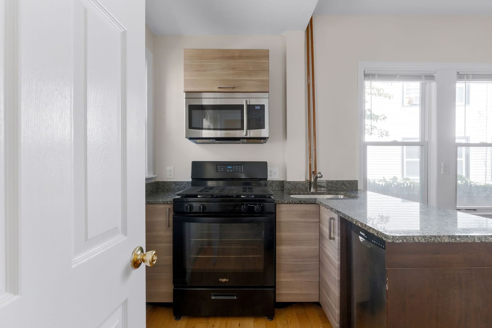 40 Plymouth St Everett — Photo 7 of 29