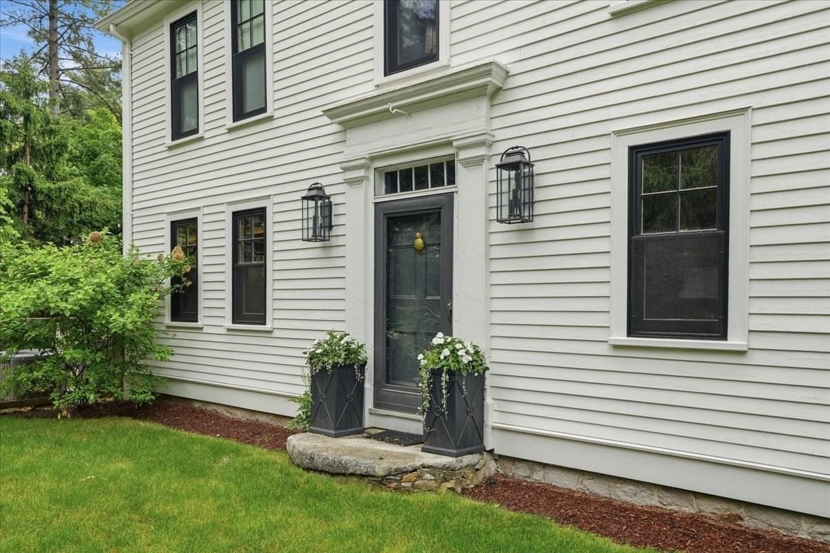 822 Main Street Hingham — Photo 3 of 36