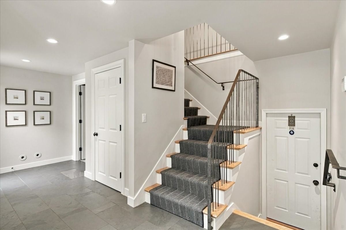 822 Main Street Hingham — Photo 5 of 36