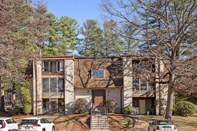 5 Greenbriar Dr Unit 204