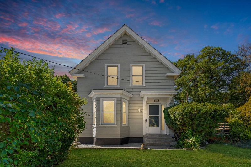 84 Hampson St