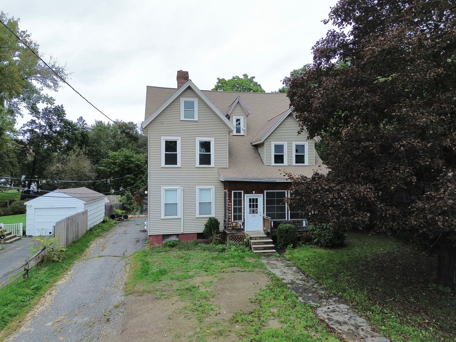 43 Lincoln St Greenfield — Photo 2 of 26