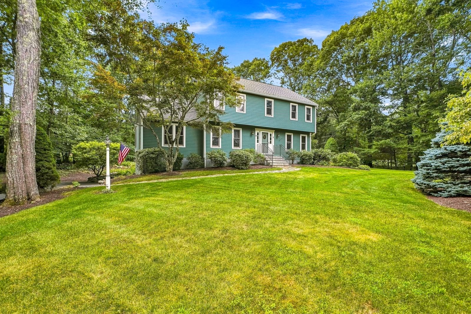 8 Joseph Rd Hopkinton — Photo 2 of 32