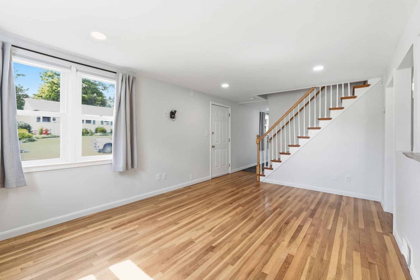 12 Waterman Rd Auburn — Photo 4 of 24