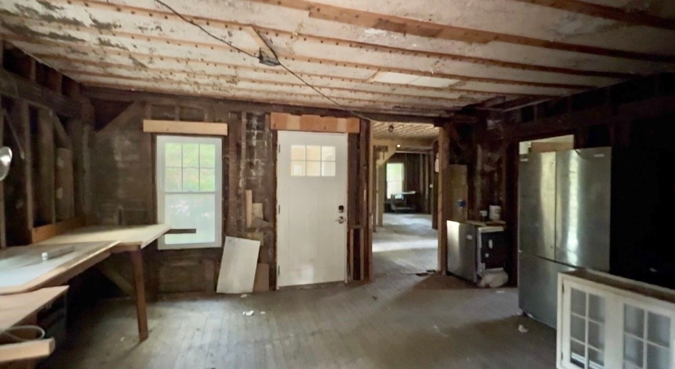 136 Montague City Rd Greenfield — Photo 3 of 15